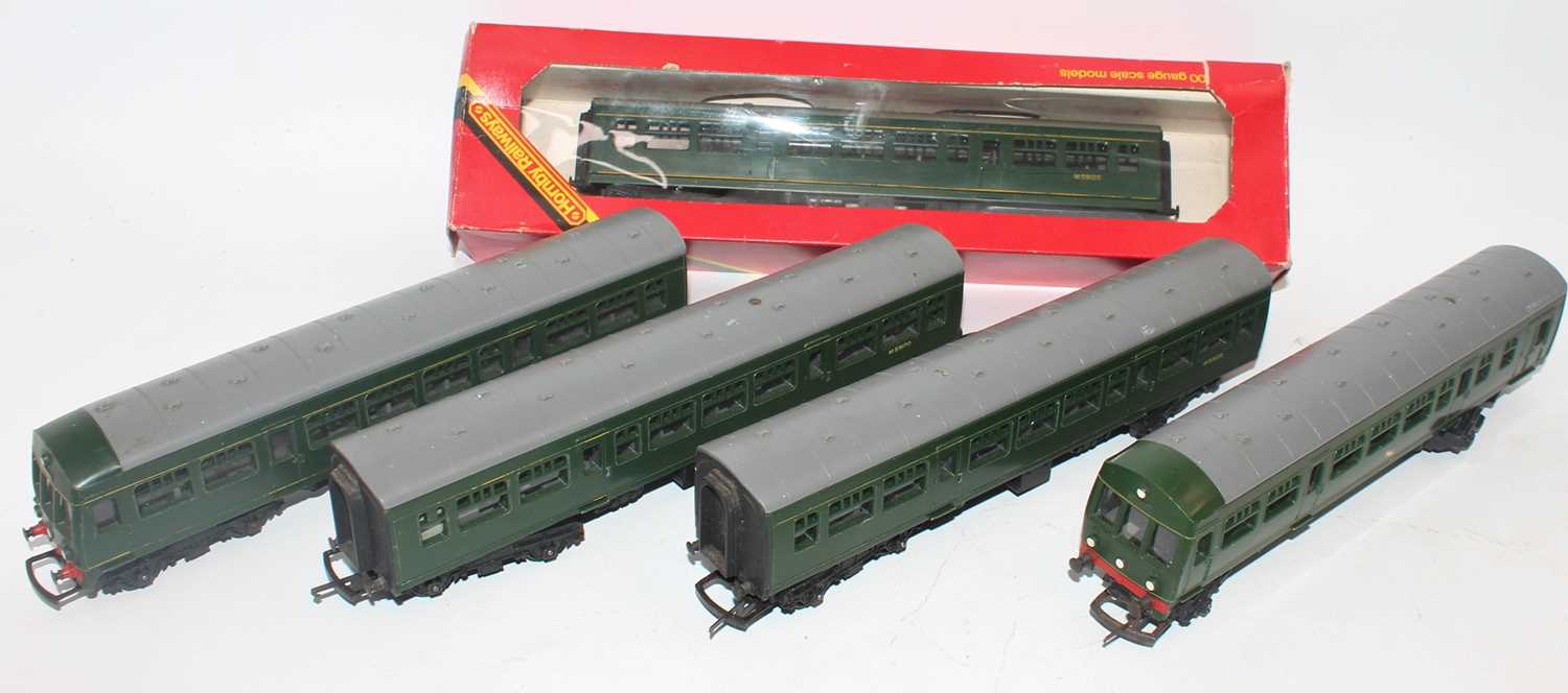 Triang Met-Cam DMU BR green, driving motor coach M79079 and unpowered trailer coach with 3 x