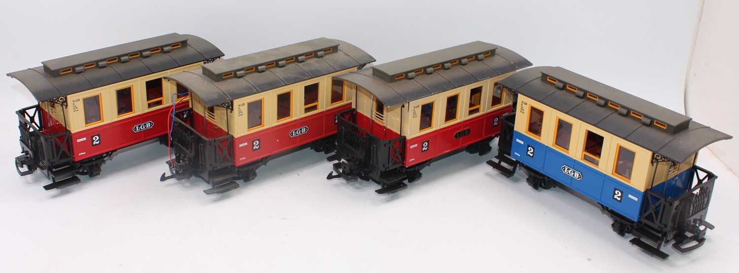 Large tray containing 4x LGB 4-wheel verandah coaches, 3x red/cream 2nd class and 1x blue/cream