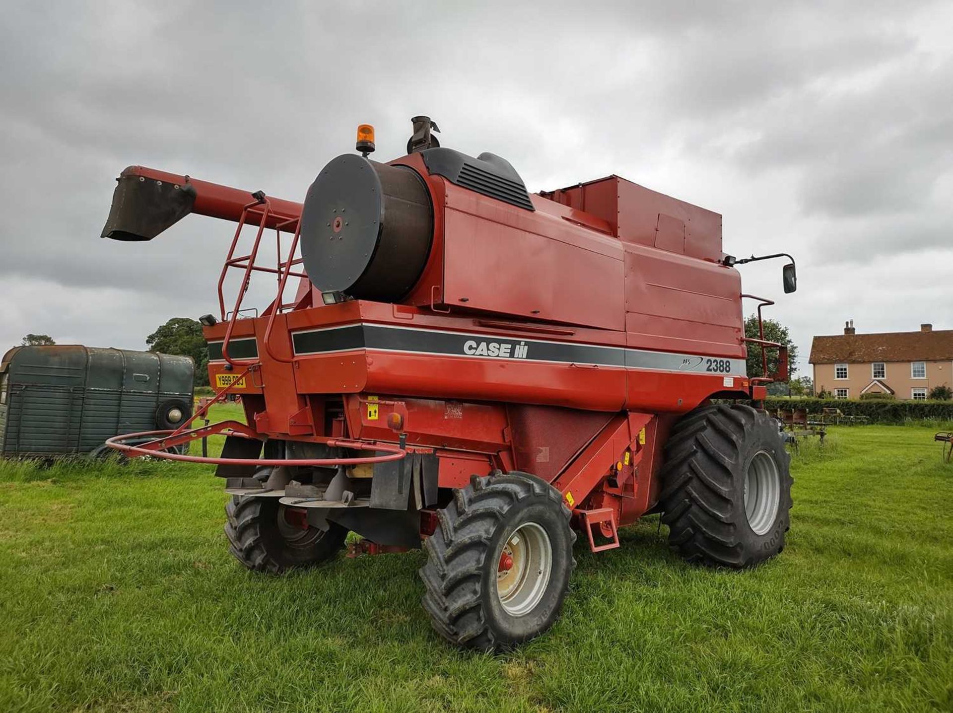 18ft Case 2388 Combine Harvester with Straw Chopper (Reg. Y998 0BJ) (Engine Hours 2644 Hours) with - Image 5 of 9