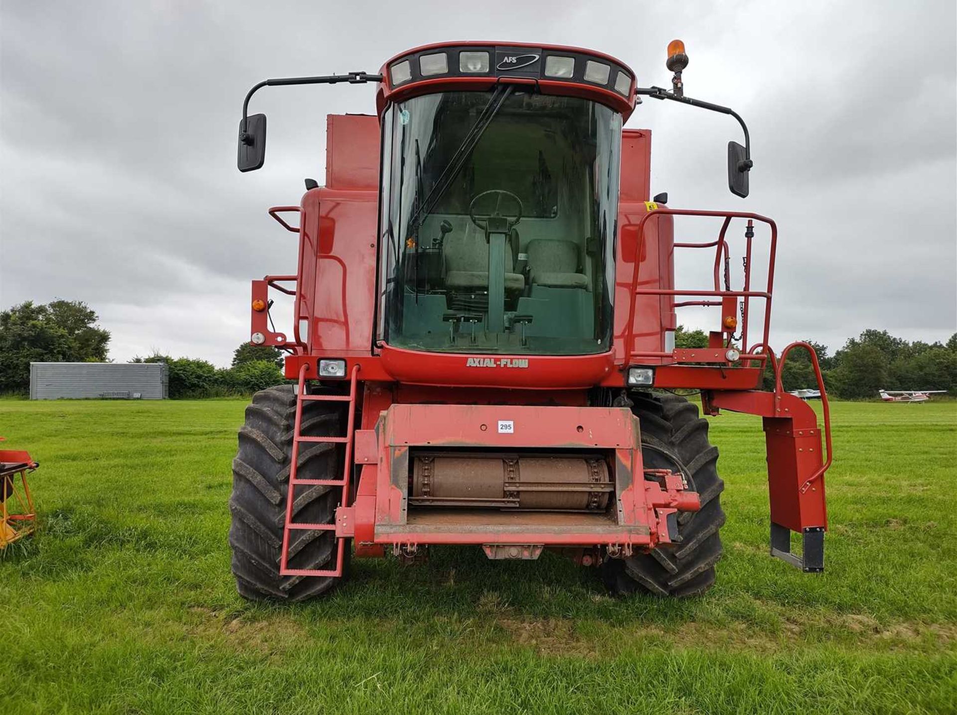 18ft Case 2388 Combine Harvester with Straw Chopper (Reg. Y998 0BJ) (Engine Hours 2644 Hours) with - Image 7 of 9