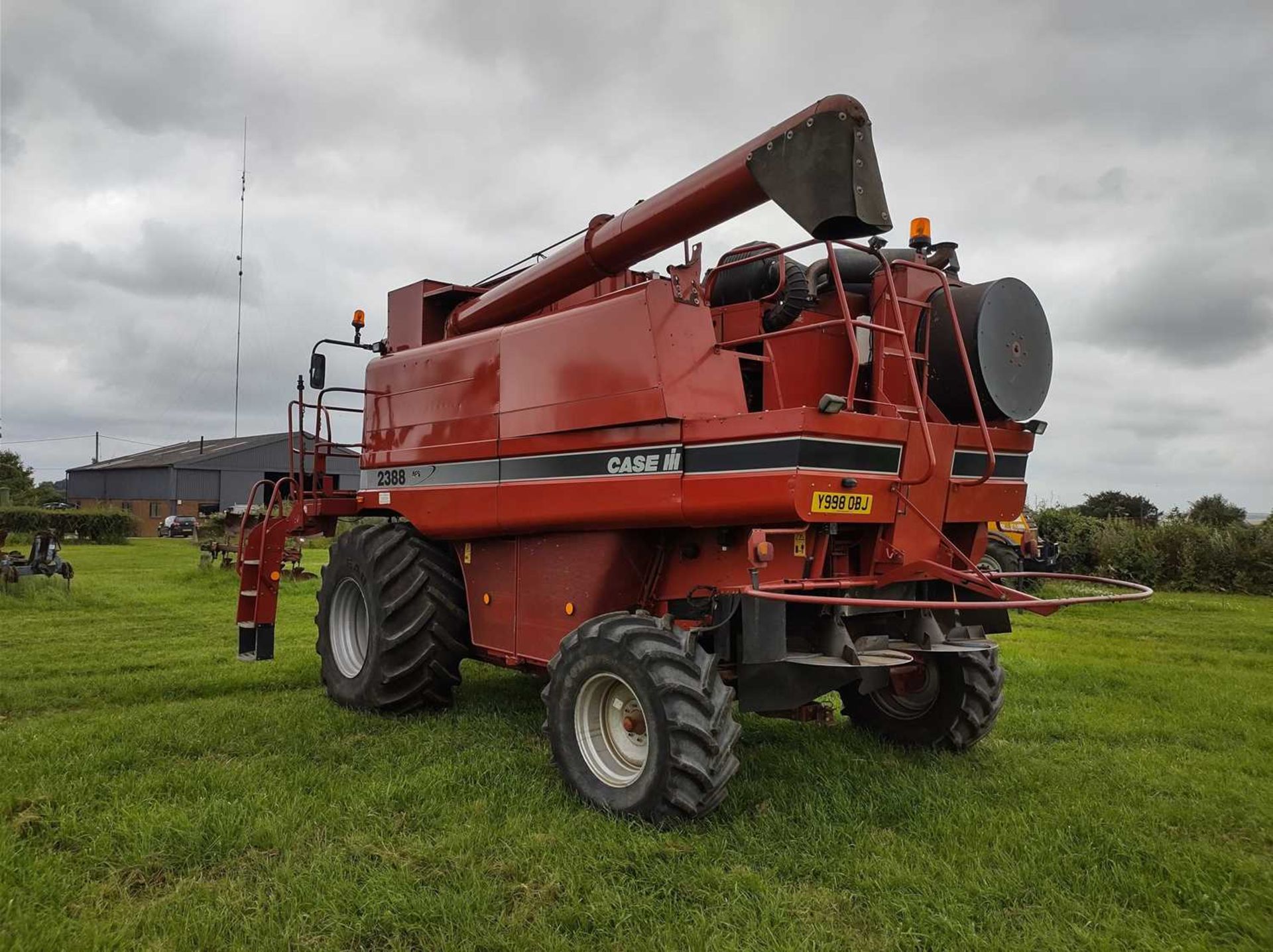 18ft Case 2388 Combine Harvester with Straw Chopper (Reg. Y998 0BJ) (Engine Hours 2644 Hours) with - Image 2 of 9