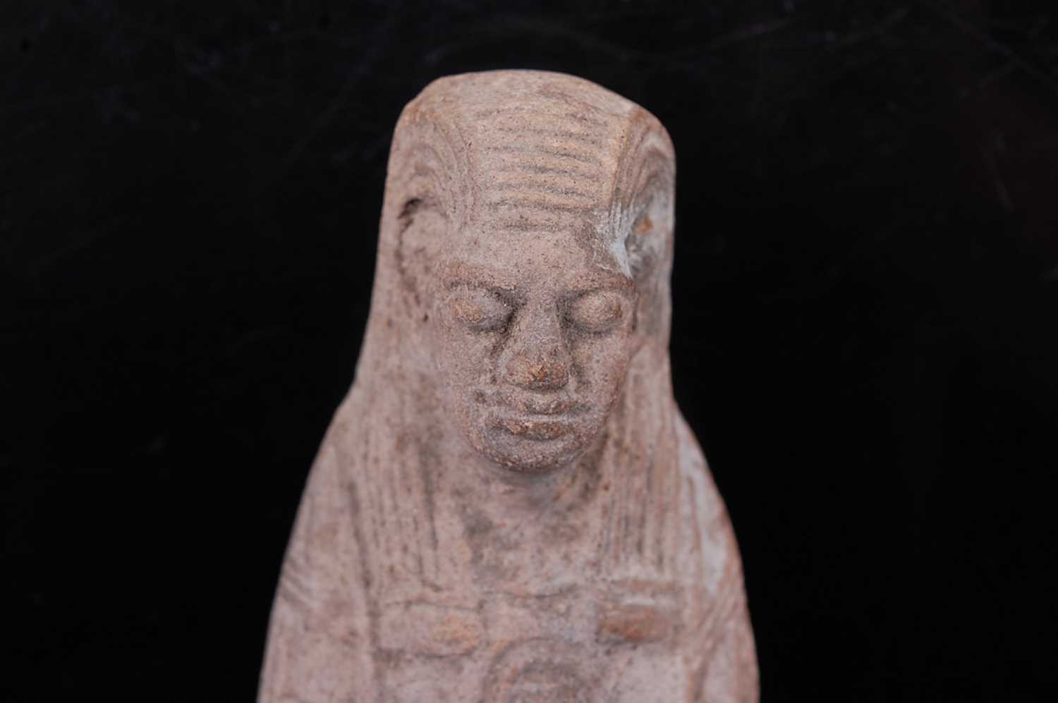 An Egyptian terracotta shabti, modelled in standing pose with impressed seal to the chest and - Image 2 of 5