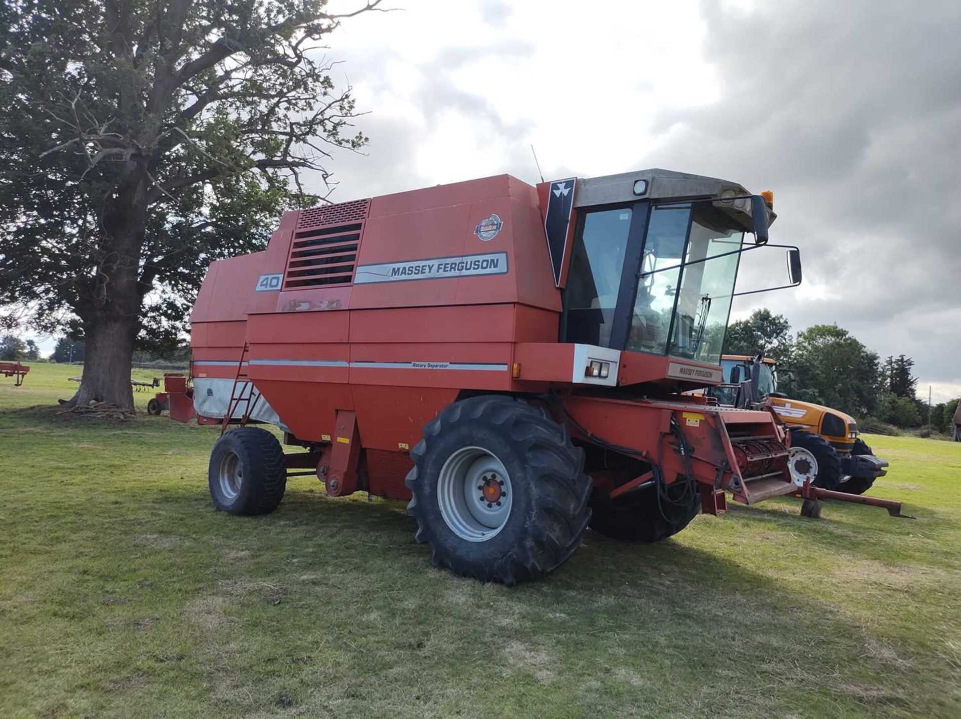 1994 Massey Ferguson 40 Rotary Spreader Combine Harvester with Power Flow Header - Image 3 of 9