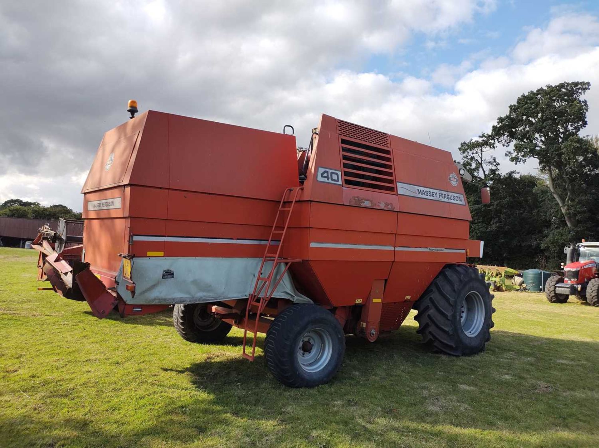 1994 Massey Ferguson 40 Rotary Spreader Combine Harvester with Power Flow Header - Image 4 of 9