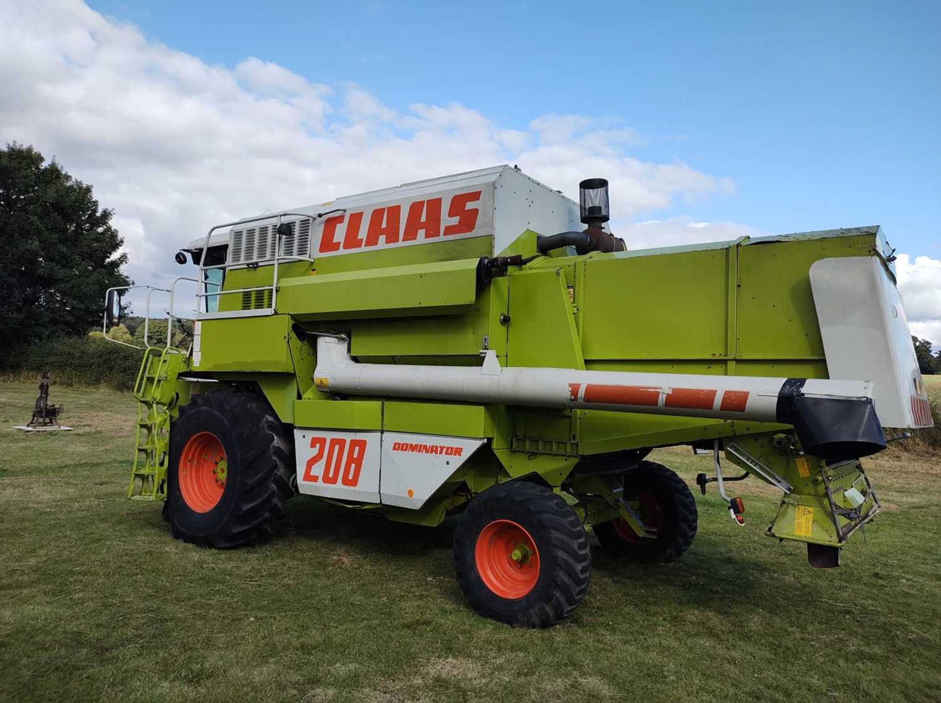 1995 Claas Mega 208 Combine Harvester with 6m Contour Header 3,482 Hrs - Image 4 of 10