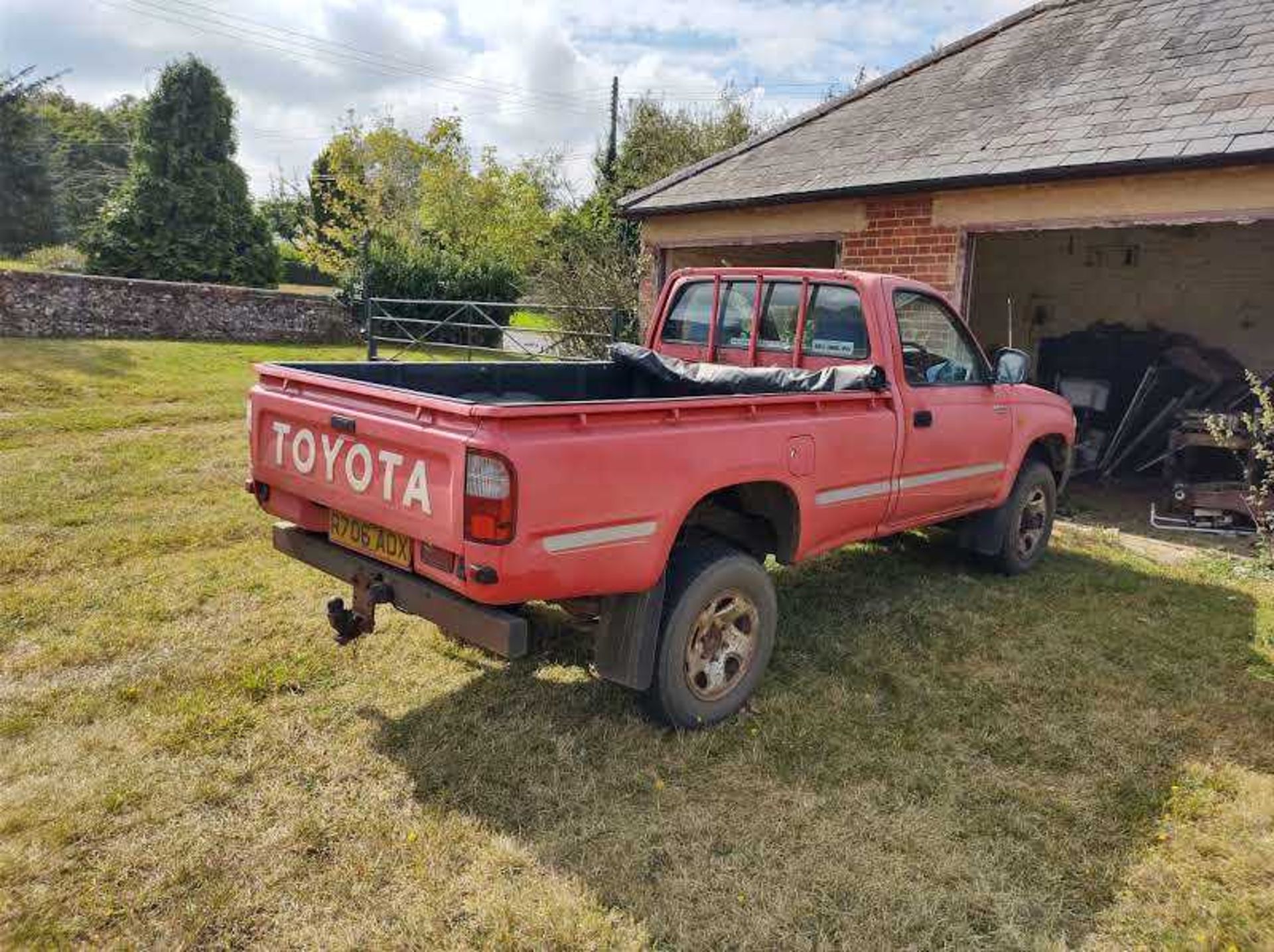Toyota Hilux 2.4TD 4WD Pickup with 131,180 Miles (Reg. No. R706 ADX) MOT Valid Until 07/12/ - Image 2 of 4