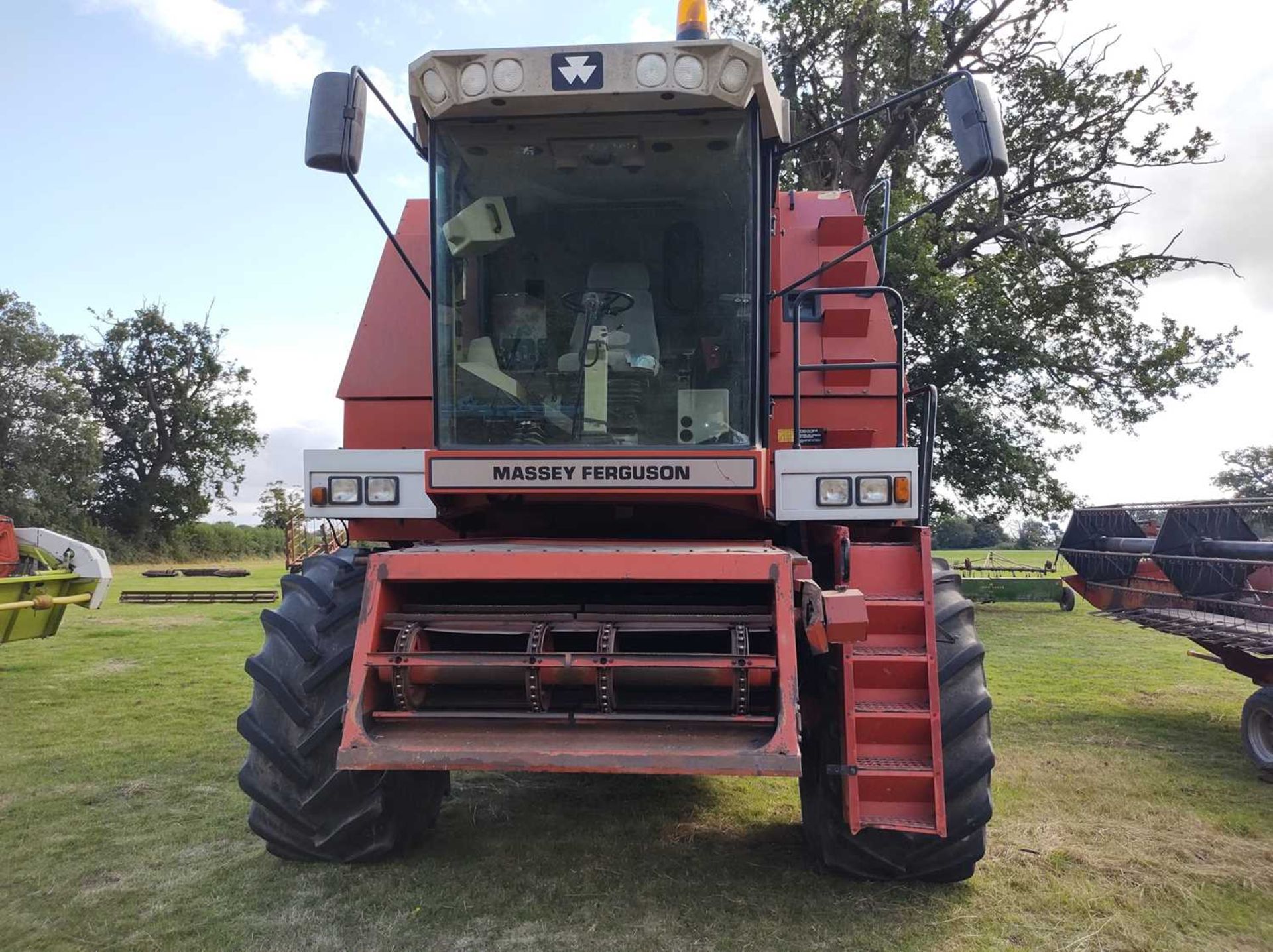 1994 Massey Ferguson 40 Rotary Spreader Combine Harvester with Power Flow Header - Image 2 of 9