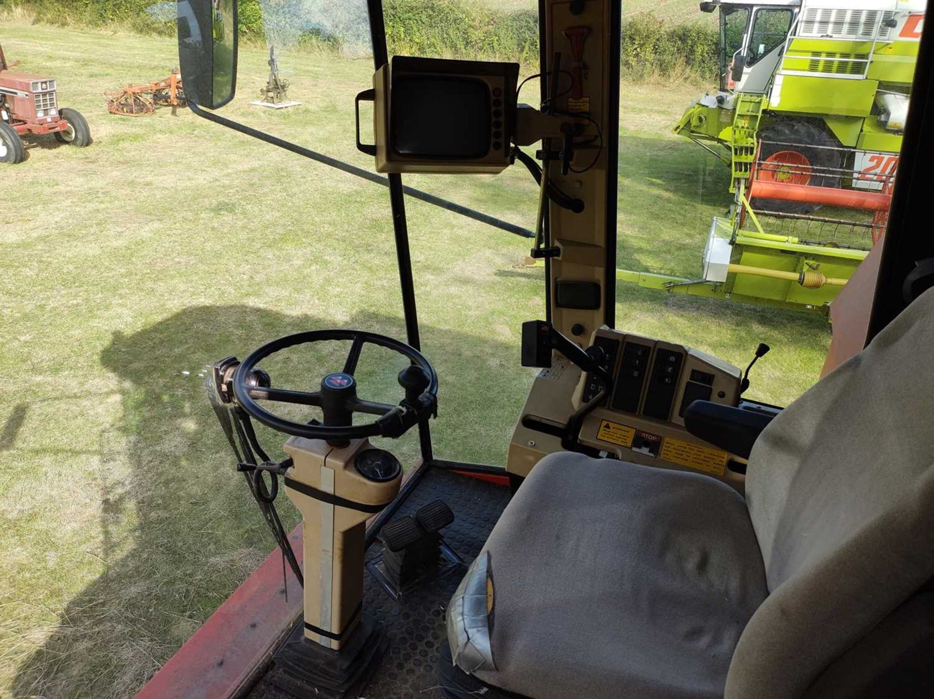 1994 Massey Ferguson 40 Rotary Spreader Combine Harvester with Power Flow Header - Image 6 of 9