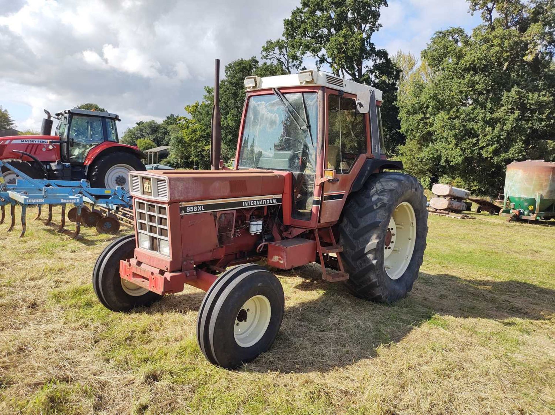 International Harvester 956 XL Tractor with 10,050 Hrs