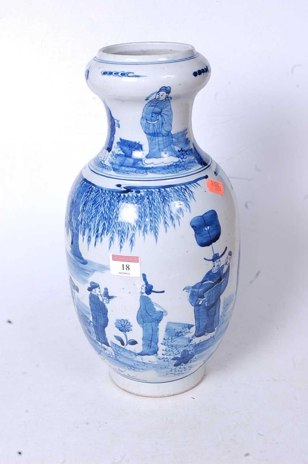 A Chinese export blue and white vase, having an onion top to a baluster body, underglaze blue - Image 3 of 5