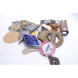 A small collection of miscellaneous items, to include an AA chrome and enamelled car badge
