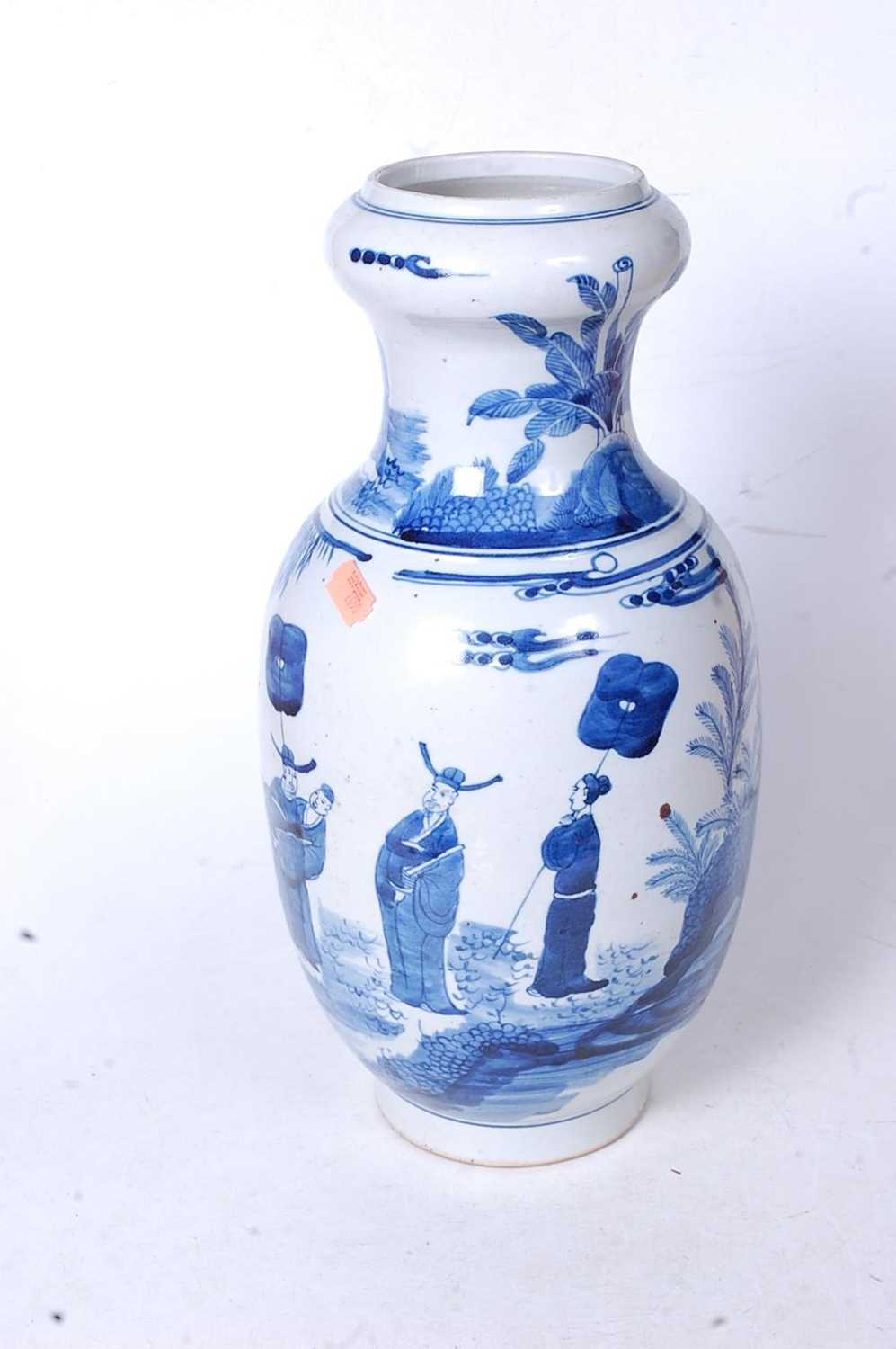 A Chinese export blue and white vase, having an onion top to a baluster body, underglaze blue - Image 2 of 5