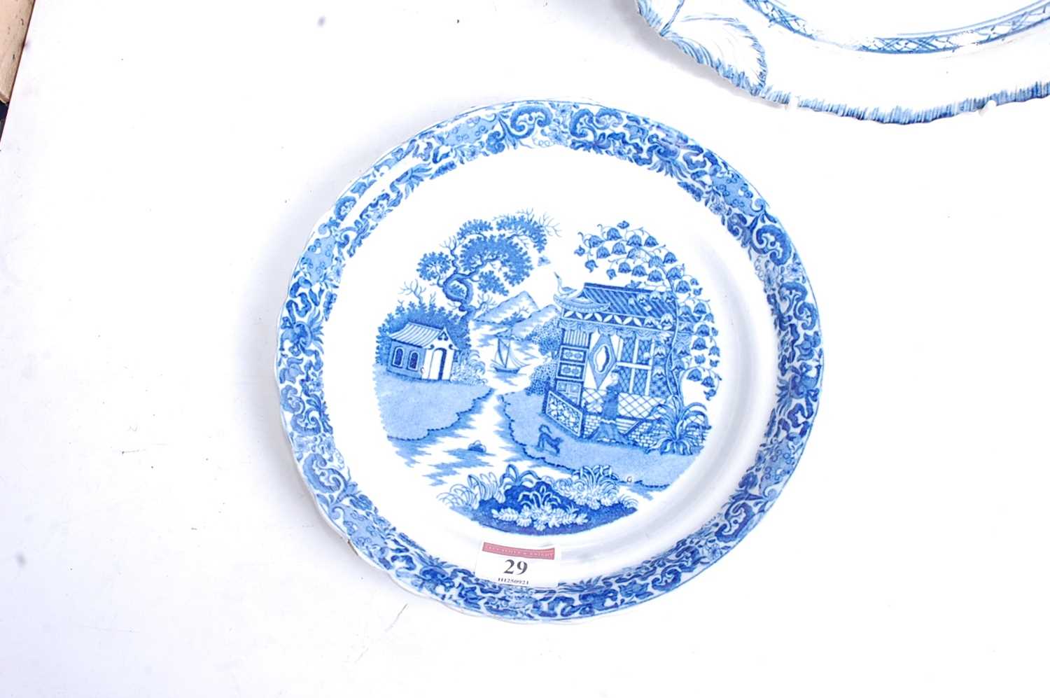 An 18th century blue and white pearlware plate, decorated in cobalt blue with a Chinese figure - Image 3 of 12