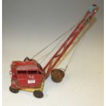 A tinplate crane by George Cohen & Sons, unboxed and playworn