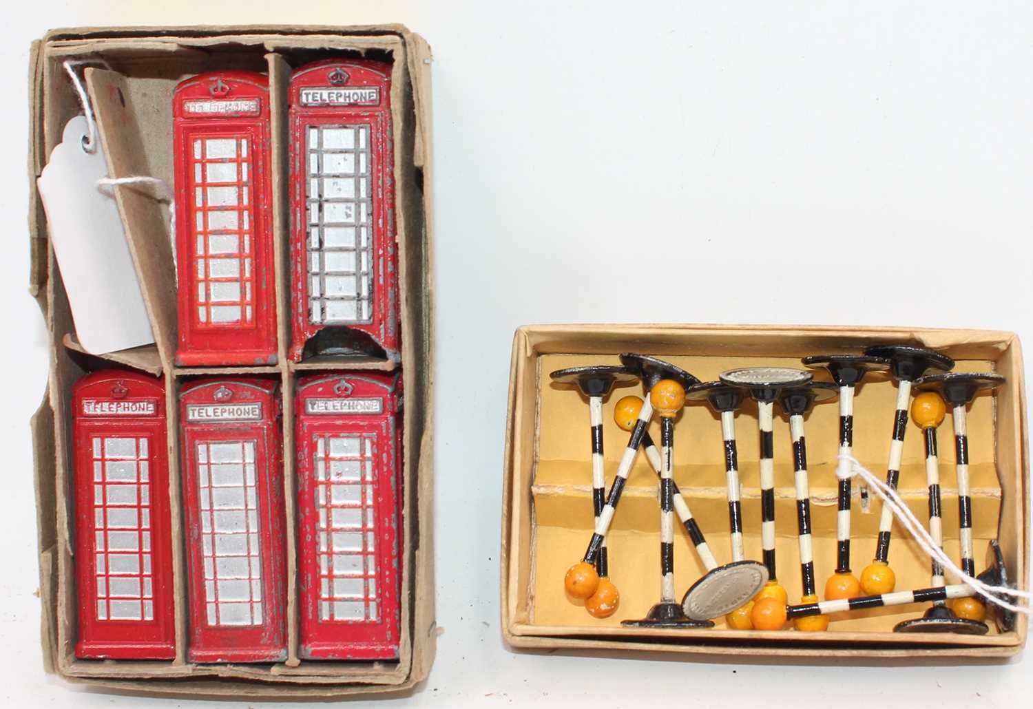 A Trade box of Dinky Toys No.6 5x Telephone Boxes (one damaged) with dividing card (G-BVG), together