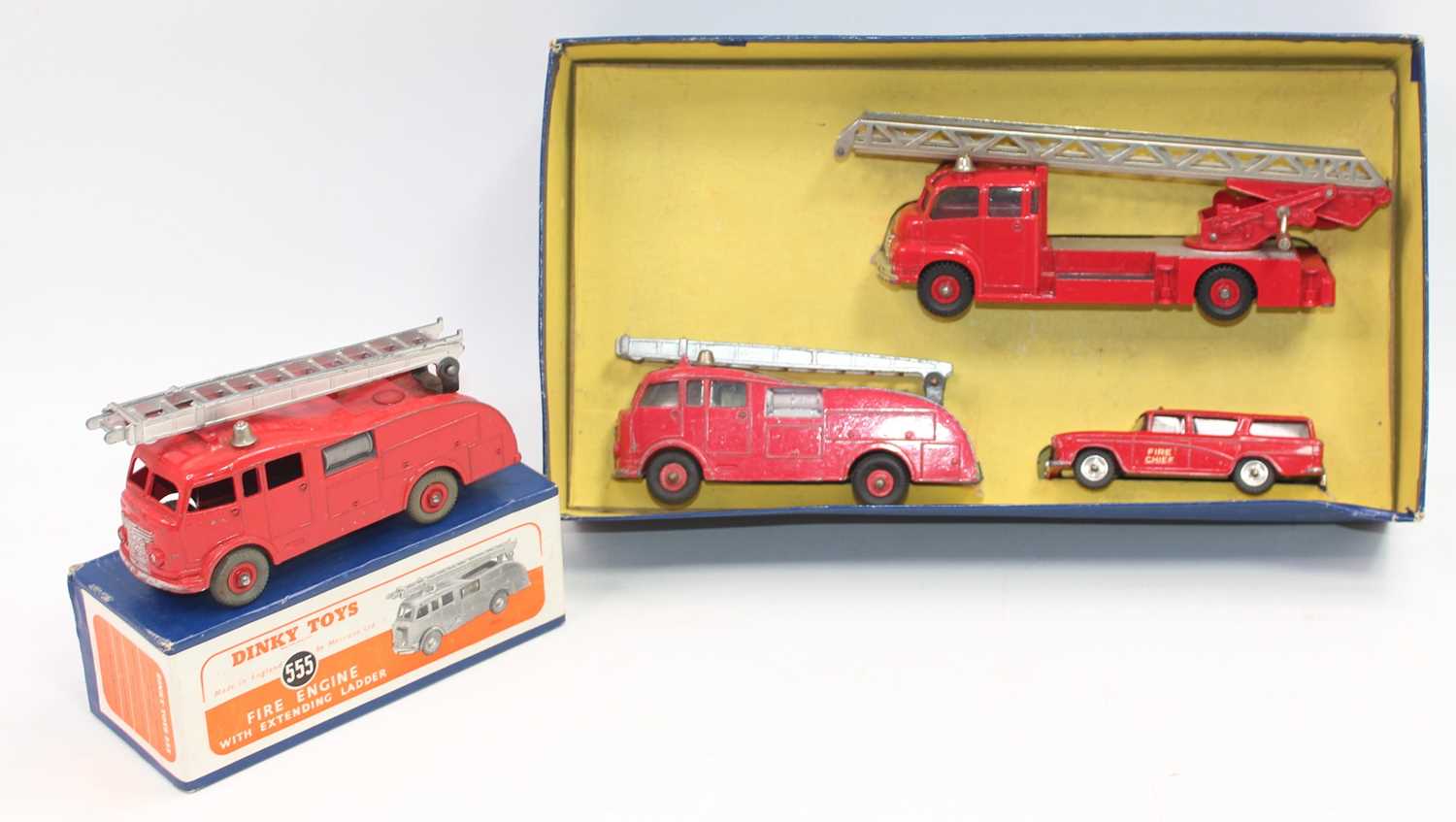 Dinky Supertoys 957 Fire service gift set, in box with base insert but missing lid models in good