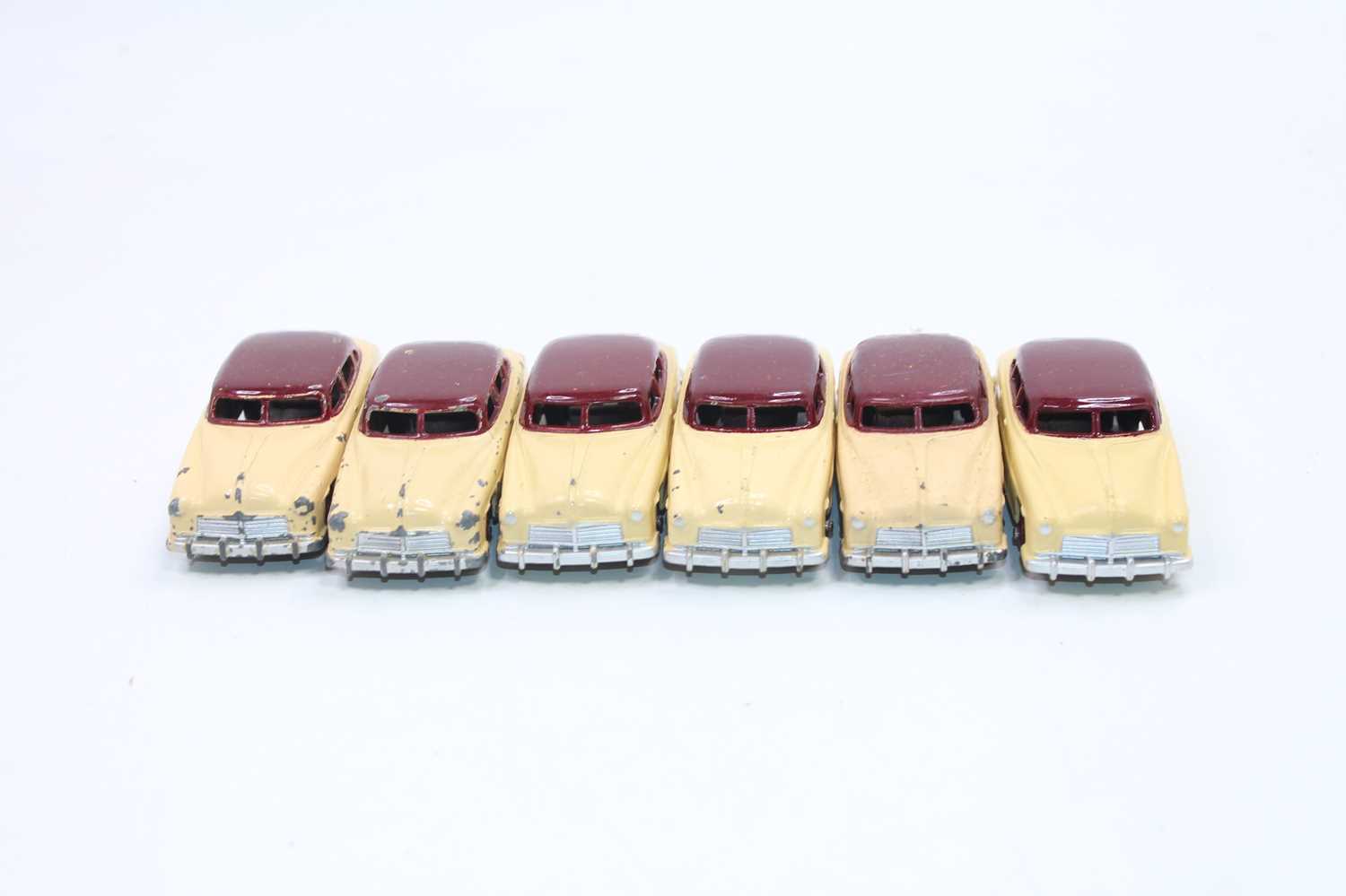 Dinky Toys 139b original Trade box containing 6 Hudson "Commodore" Sedan saloon cars, all in two- - Image 2 of 3