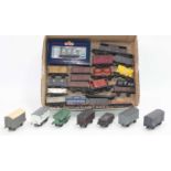 27 kit built and proprietary wagons (one boxed), various kinds and periods (G-E)