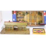 Hornby Pre-war items: circa 1937 No.3 station round top arch over booking hall, buff building (G);