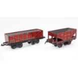 2x 1930s Bing maroon Continental outline wagons including bogie Open No. 105105 with a 4 wheel