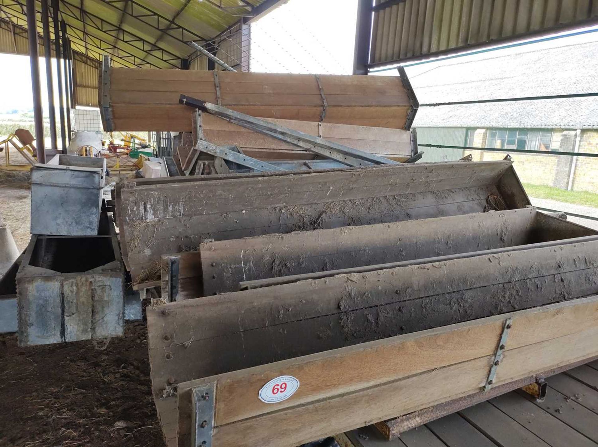 Qty of Cattle Racking with Wooden Troughs - Image 2 of 5