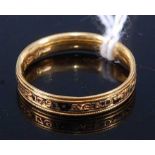A William IV yellow metal and black enamel mourning ring assayed for London 1831, size P, 4.1g
