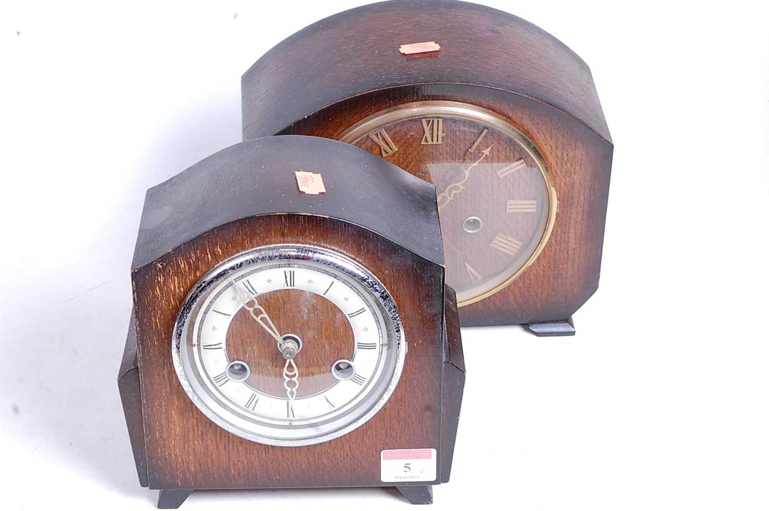 A 1930s oak cased eight-day mantel clock, the chapter ring showing Roman numerals, h.19cm; - Image 6 of 7