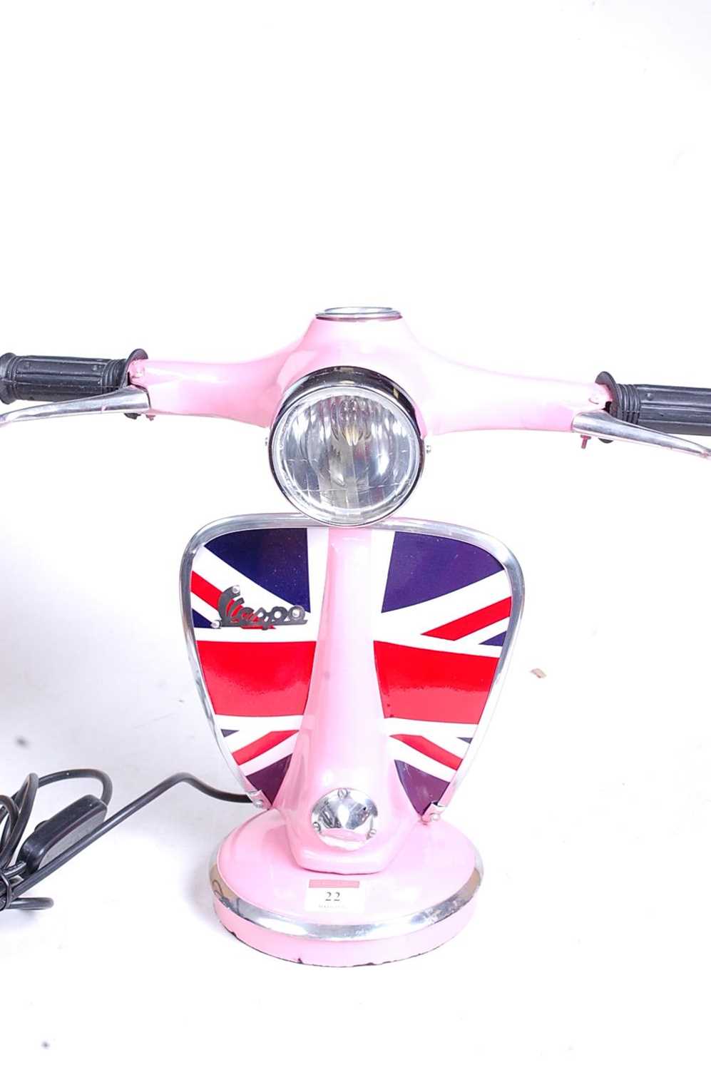 A modern pink painted desk lamp in the form of a Vespa moped, h.33cm - Image 3 of 4