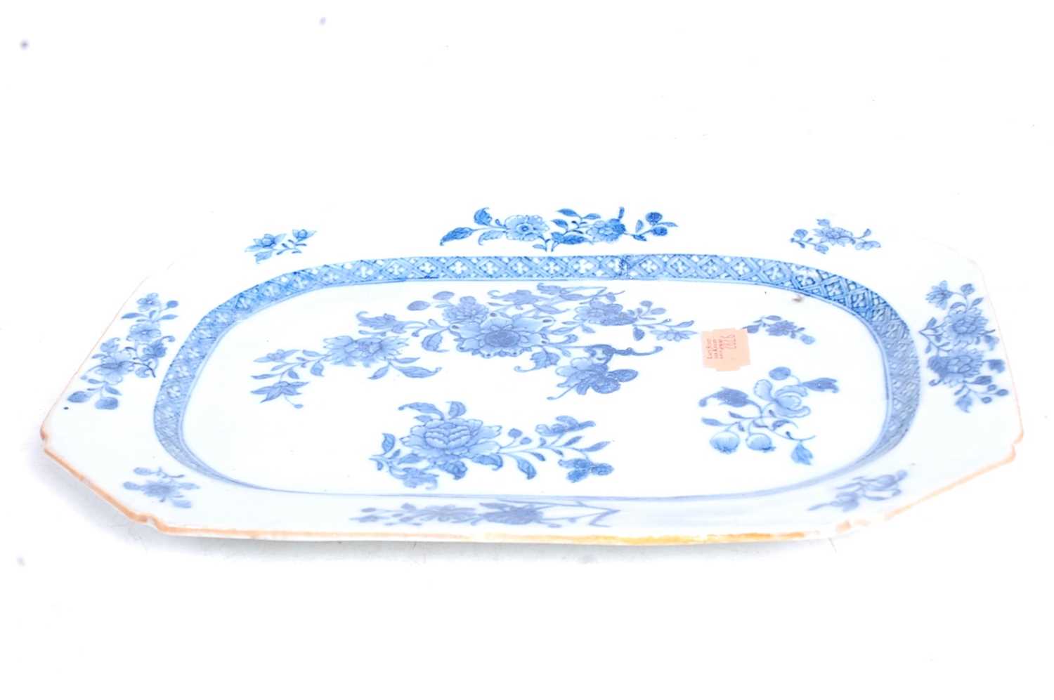 An 18th century Chinese blue and white glazed octagonal dish, with floral decoration within a diaper - Image 3 of 4