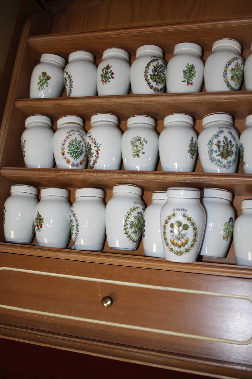 A collection of Franklin Mint Gloria Concepts herb and spice jars, within a spice rack - Image 2 of 2