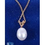 A cultured pearl pendant on 9ct gold fine link neck chain