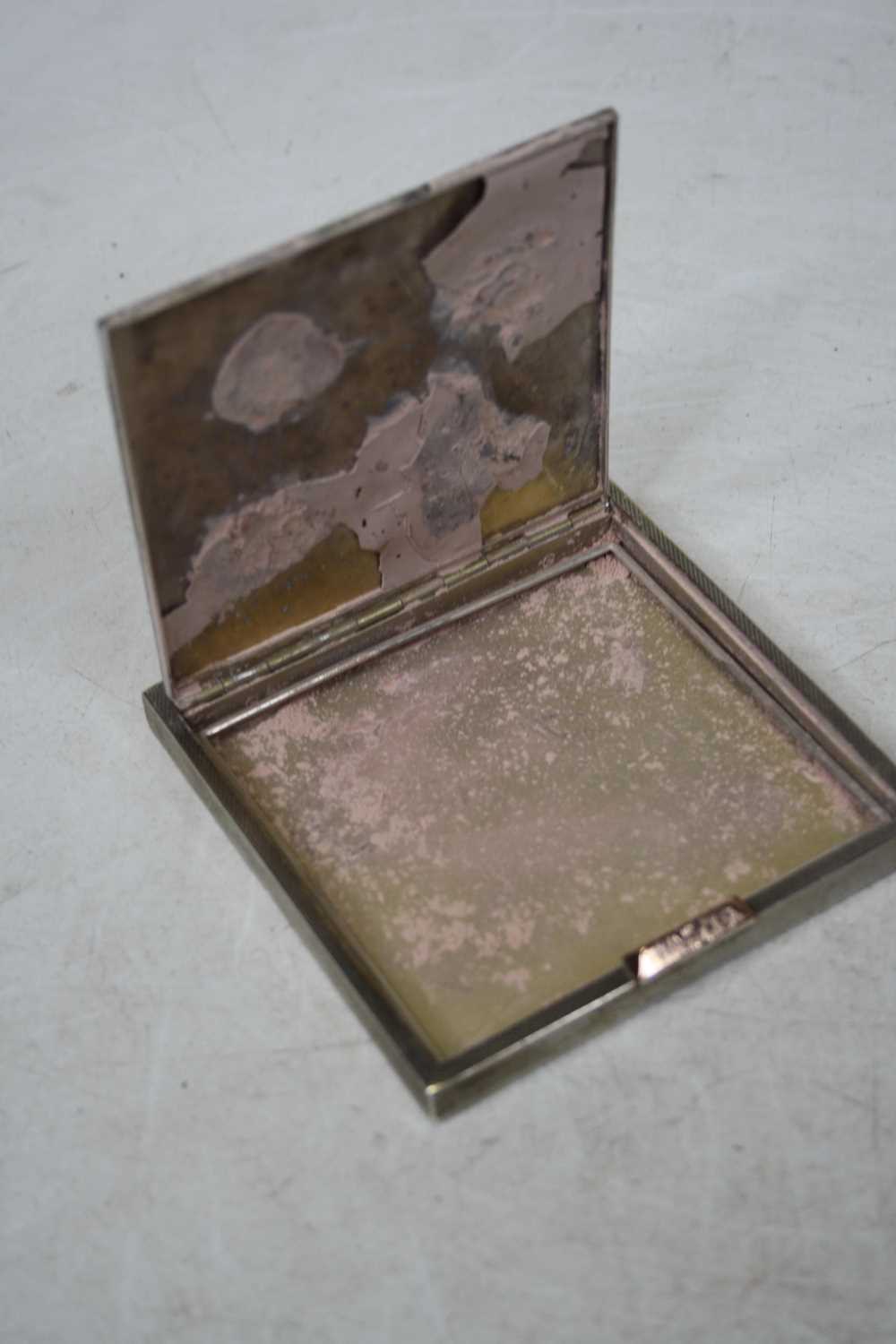 An early 20th century ladies silver powder compact of square shape having all over engine turned - Image 3 of 3