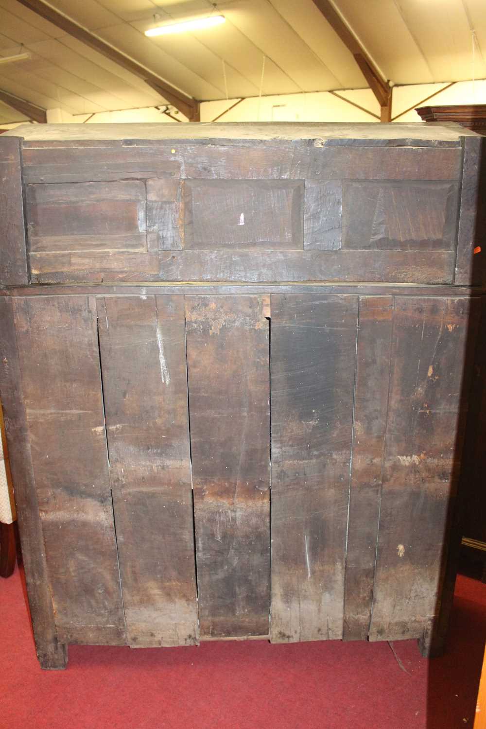 An antique joined oak tridarn, the raised three panel back within turned columns, over two central - Image 6 of 7