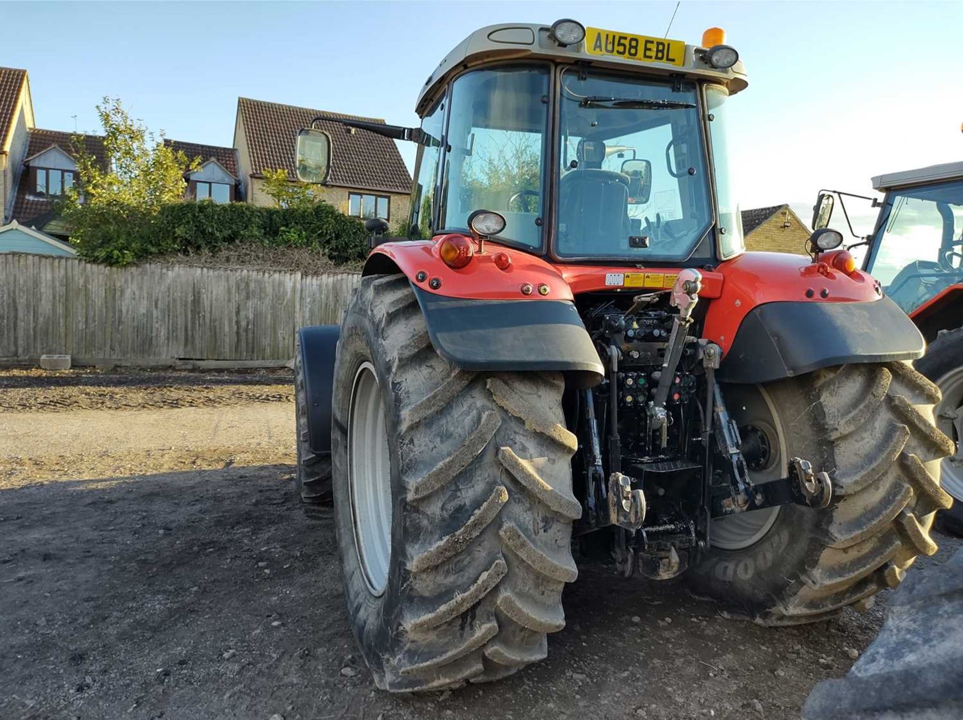 Massey Ferguson 6480 Dyna-6 Tractor with Front Linkage. 4 Spools. 3,887 Hrs. Reg: AU58 EBL. Front - Image 5 of 8