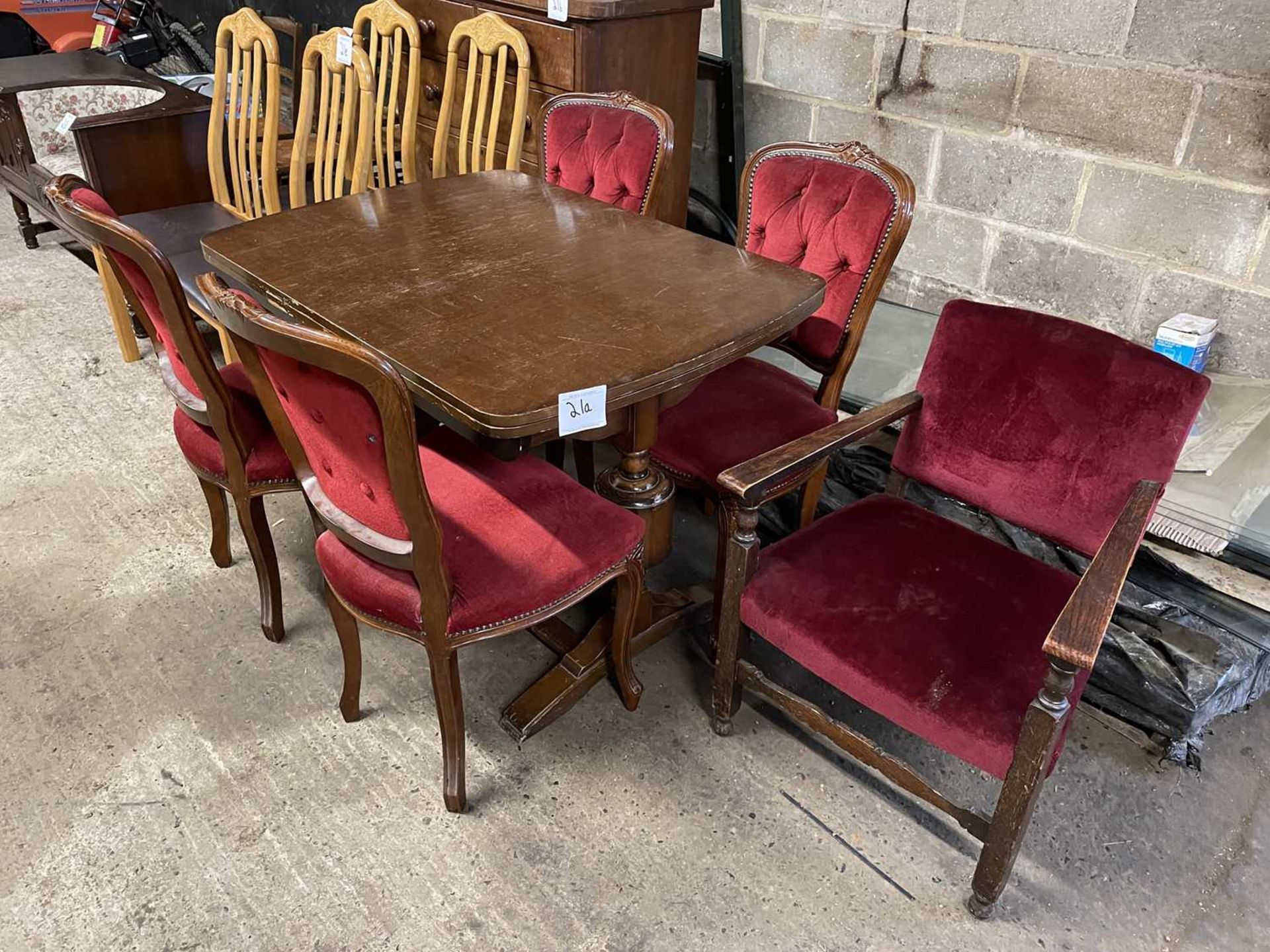 Dining Room Table & Chairs