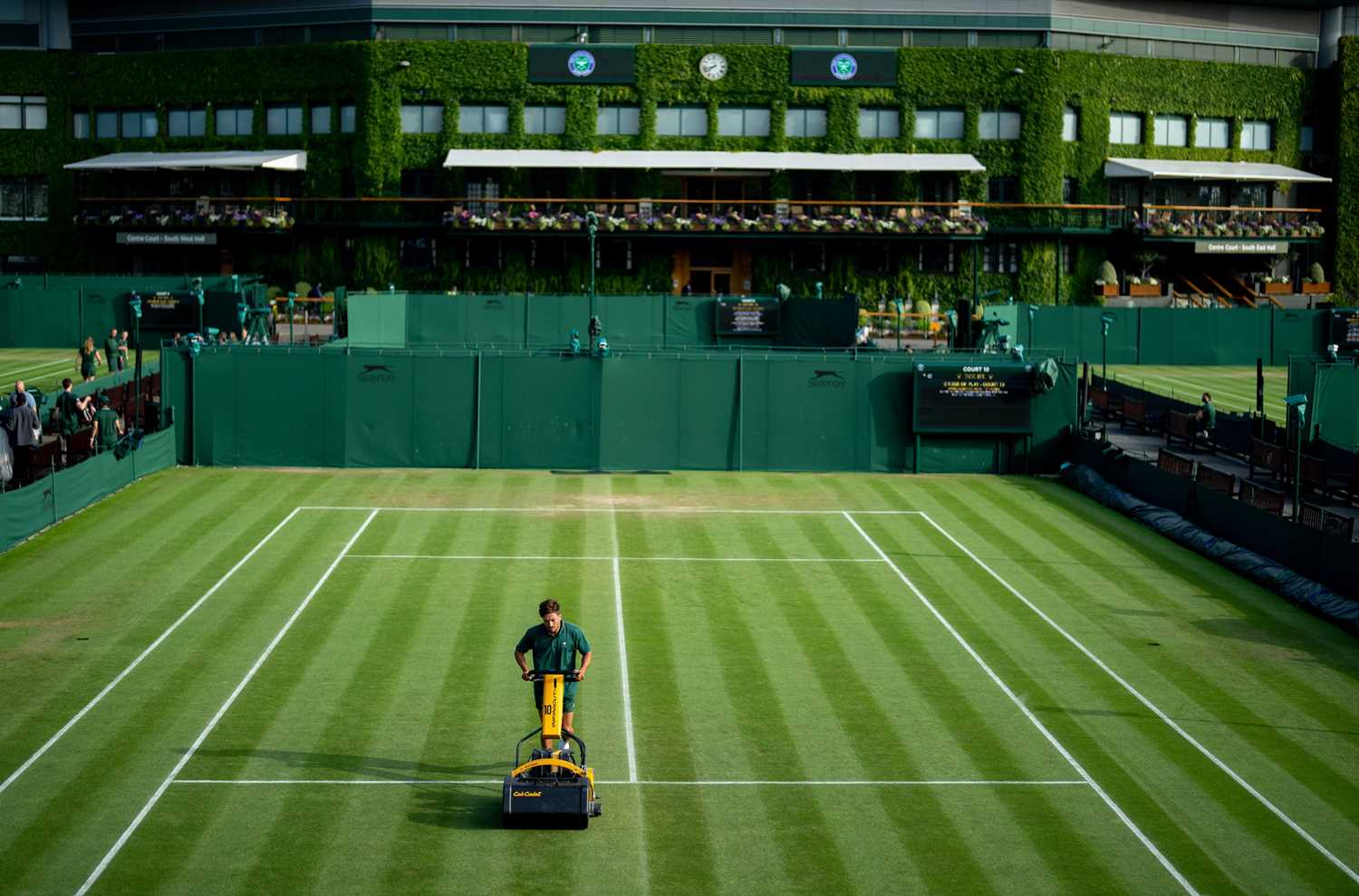 Centre Court Experience for 2 guests at Wimbledon 2022 Championships The All England Lawn Tennis & - Image 4 of 4