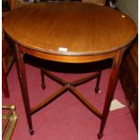 An Edwardian mahogany and chequer strung circular occasional table, dia.67.5cm