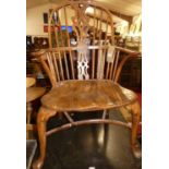 A 19th century elm and yew splatback Windsor chair, raised on hipped cabriole forelegs, w.