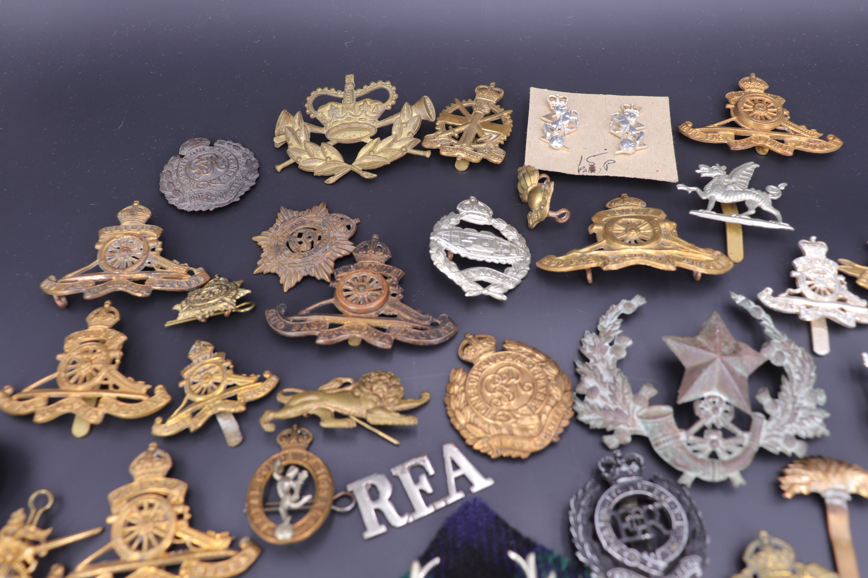 A large quantity of British cap badges etc - Image 2 of 10