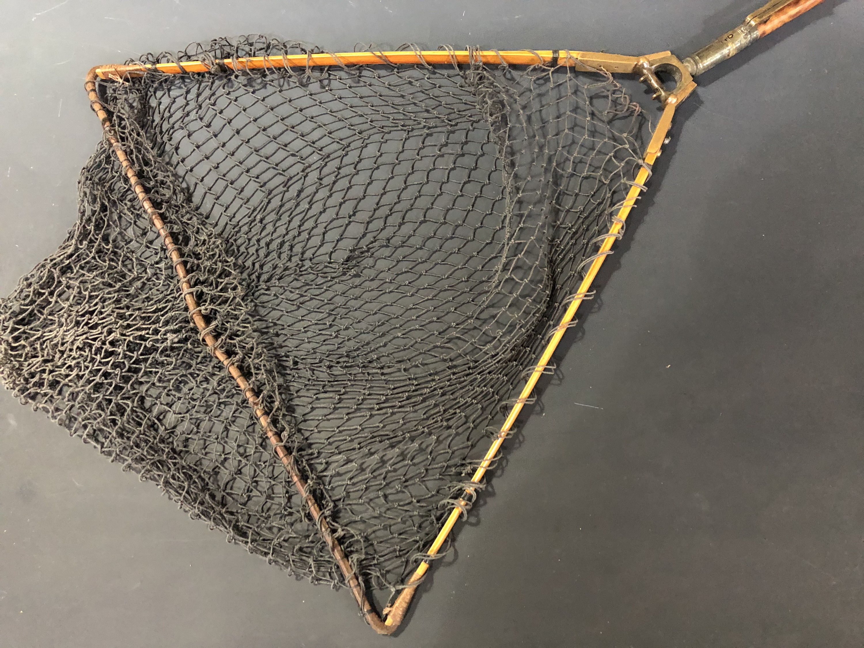 A vintage fishing landing net - Image 5 of 6