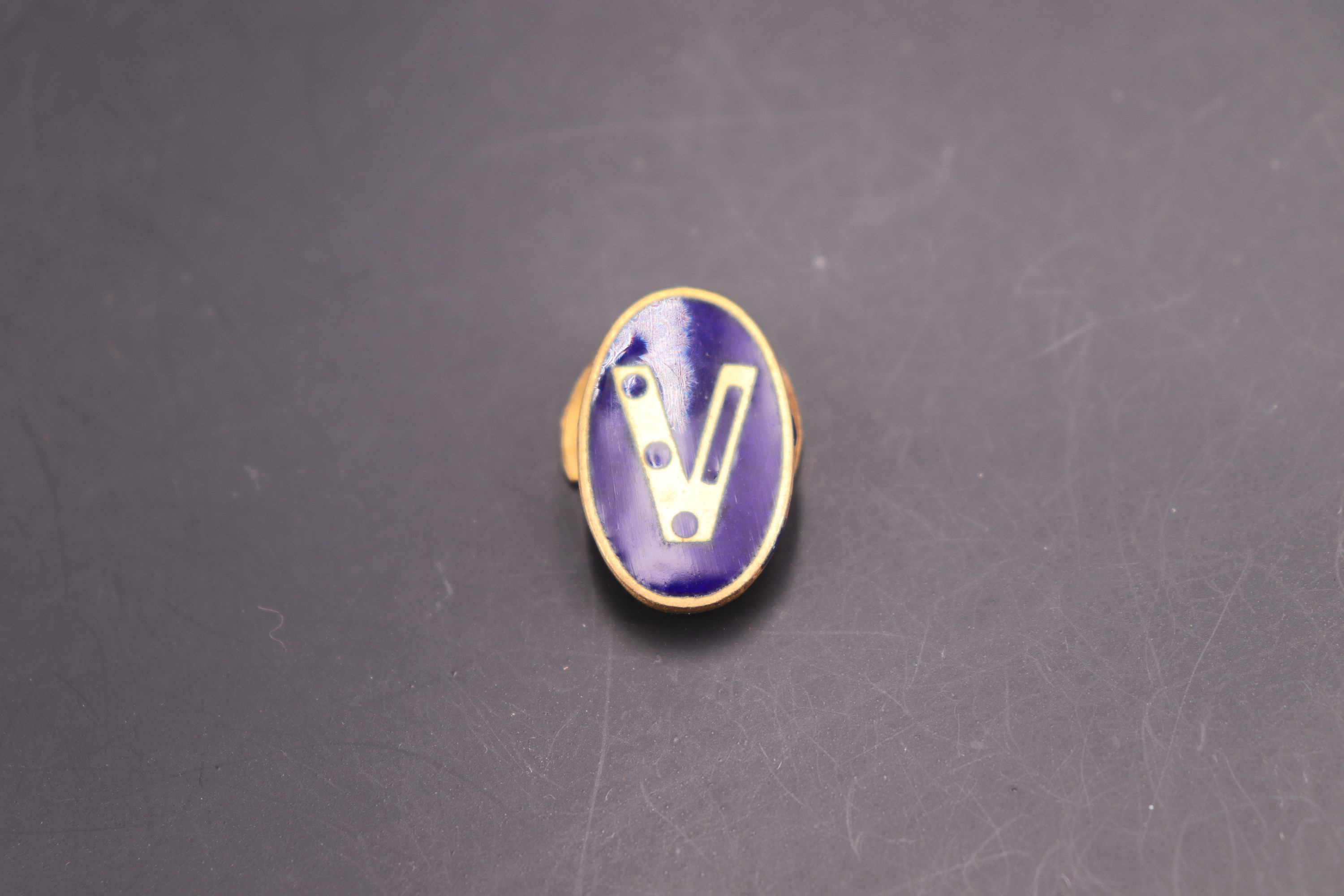 A Second World War "V for victory" lapel badge