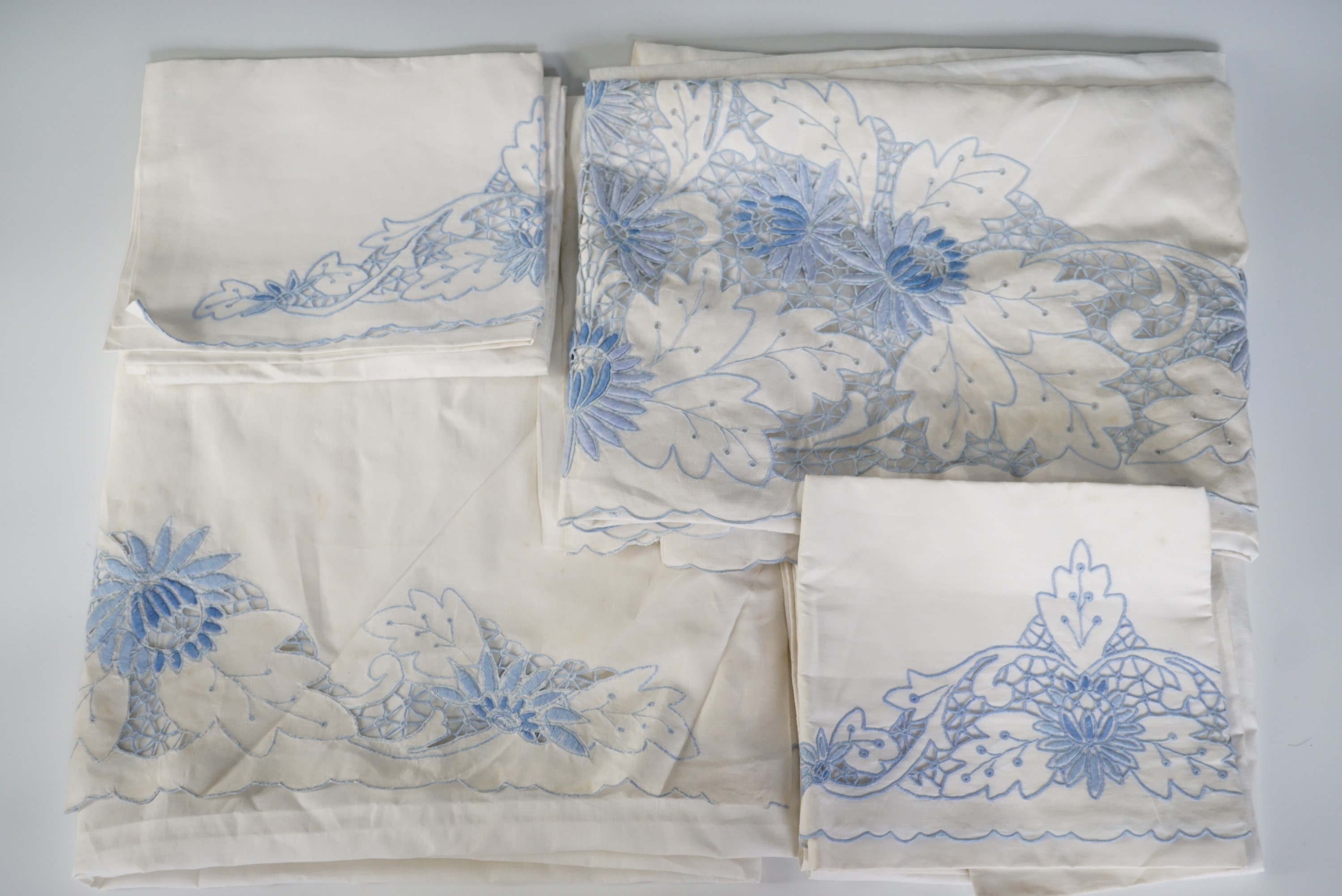 A pair of 1920s floral embroidered white linen single bed covers with matching pillow cases - Image 5 of 5