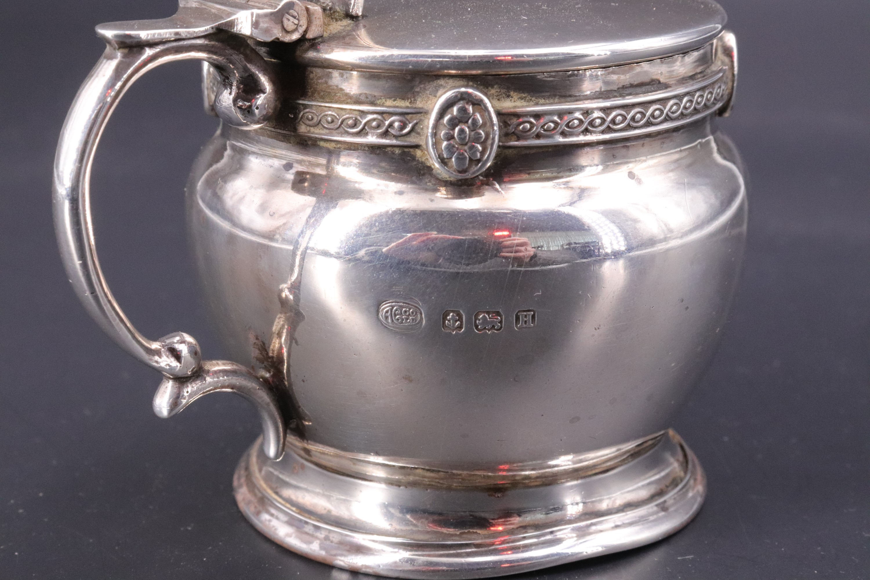 A George V silver mustard pot, of compressed ovoid form decorated with a fine guiloche-moulded - Image 3 of 4