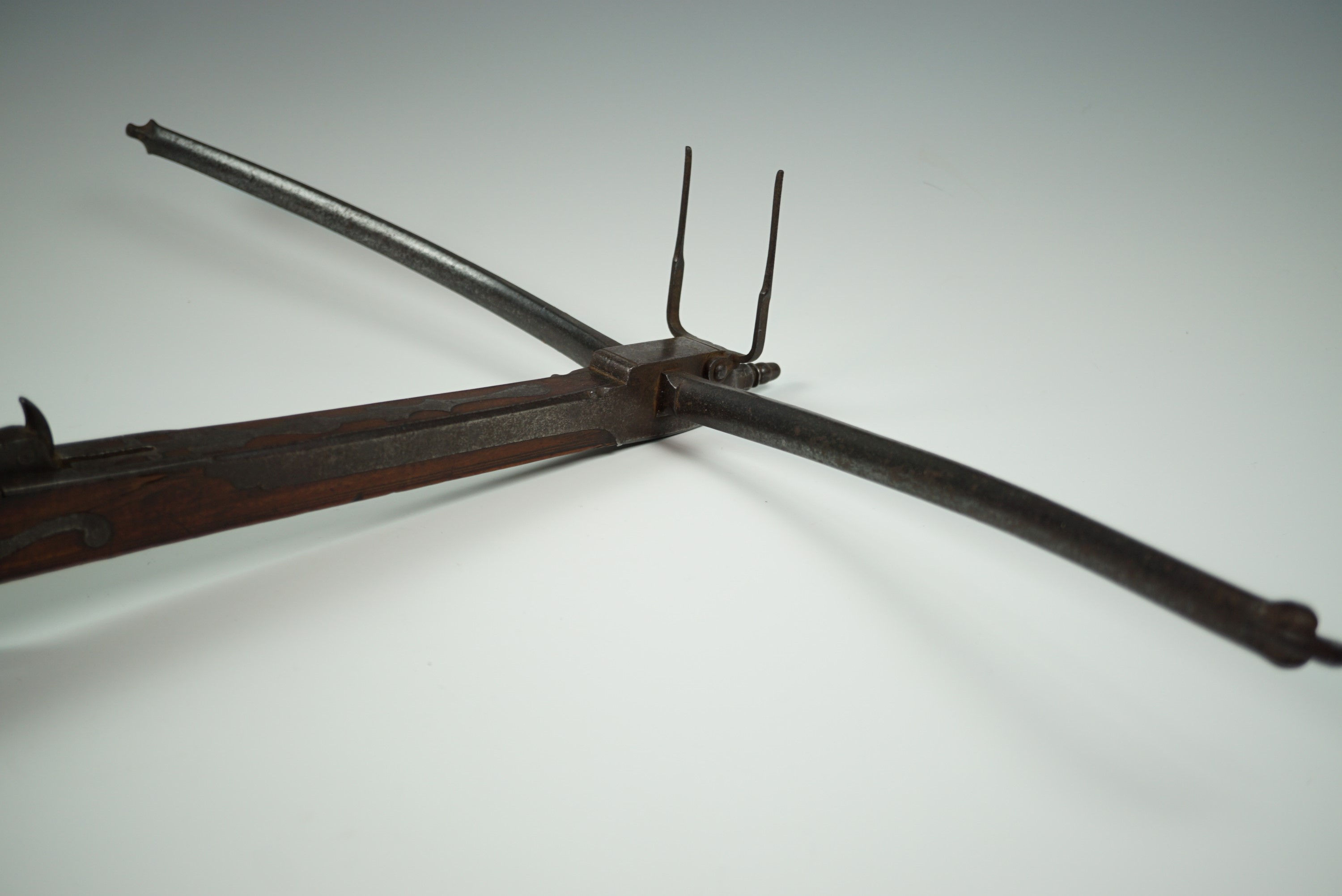 [ Crossbow ] An 18th Century English stone bow or prod - Image 4 of 7