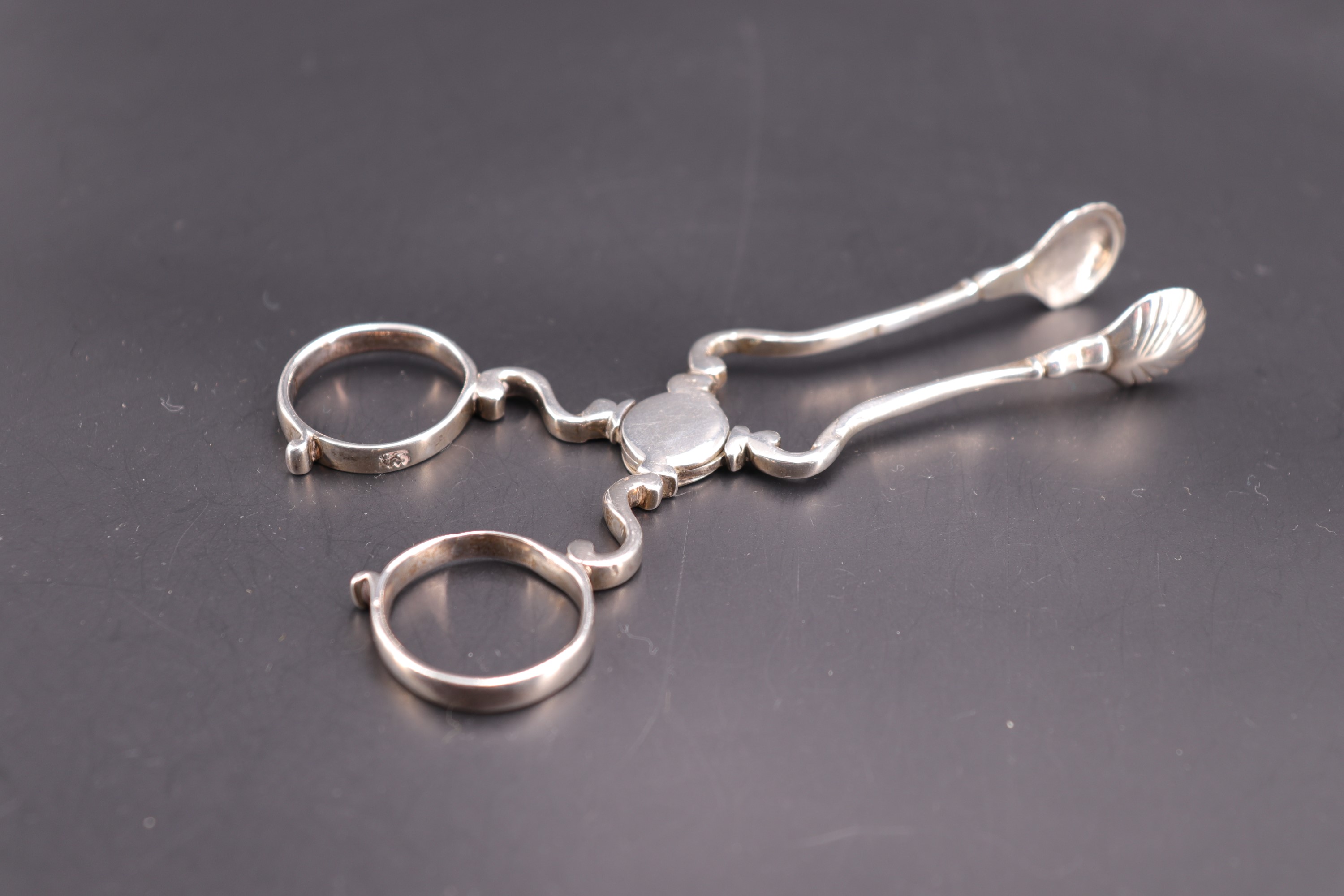 A set of 18th Century style silver tea tongs, 11 cm