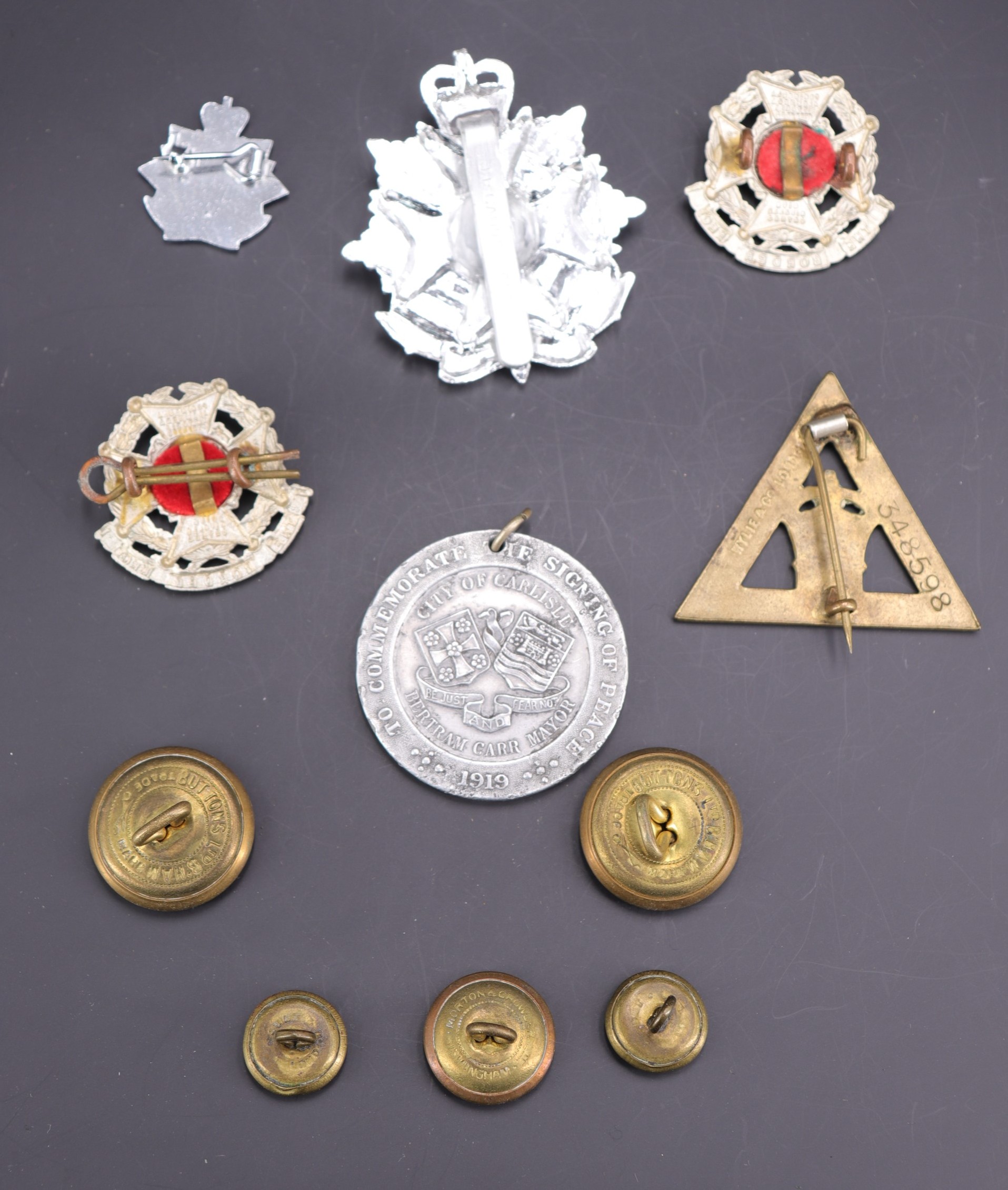 Sundry items of military insignia including a 1916 On War Service lapel badge, a Border Regiment - Image 2 of 2