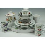 A quantity Royal Worcester Evesham ware