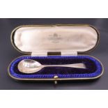 A George V cased silver Christening / preserve spoon, 13 cm, 23.7 g