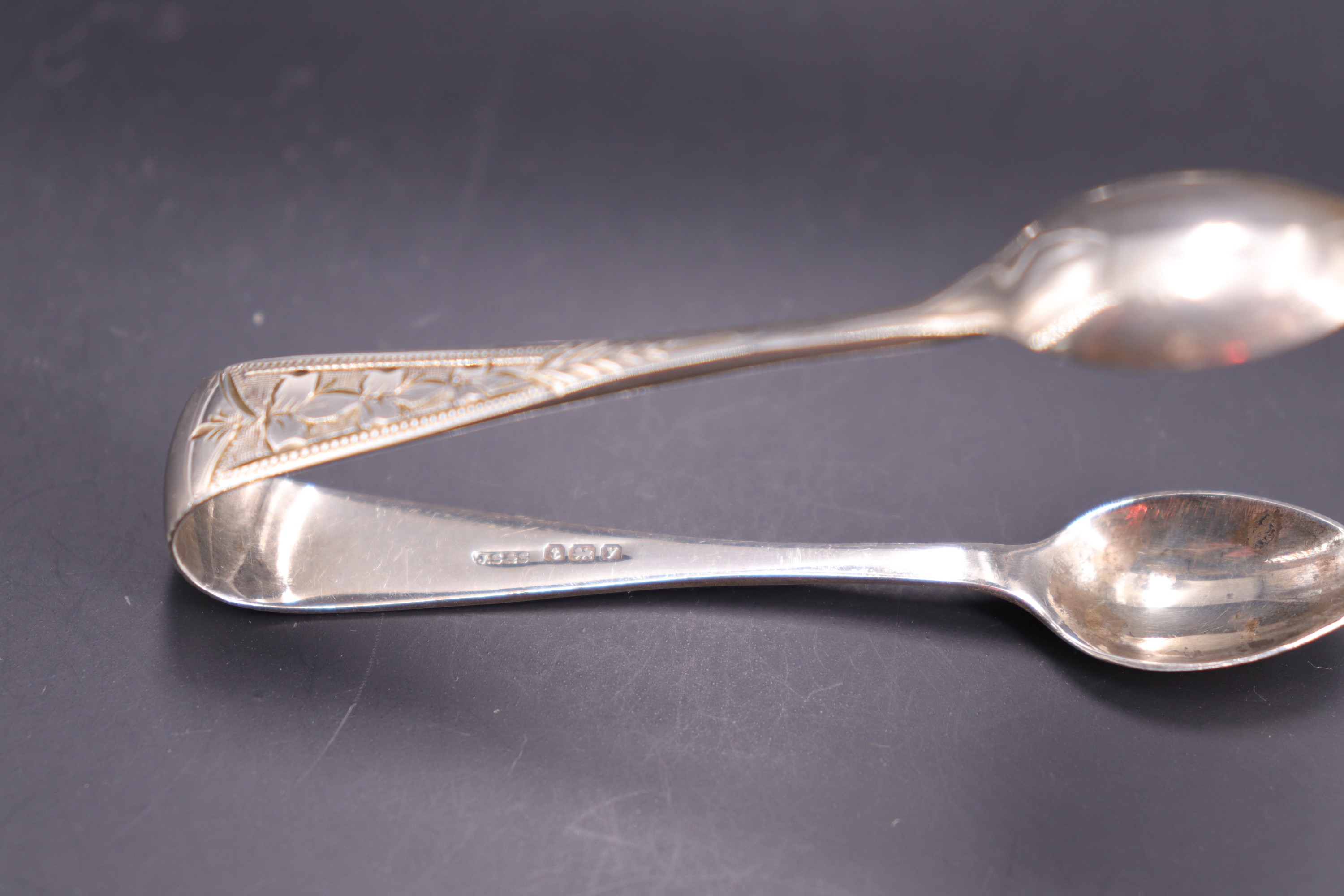 Four sets of silver sugar tongs, 45 g, longest 9 cm - Image 4 of 6