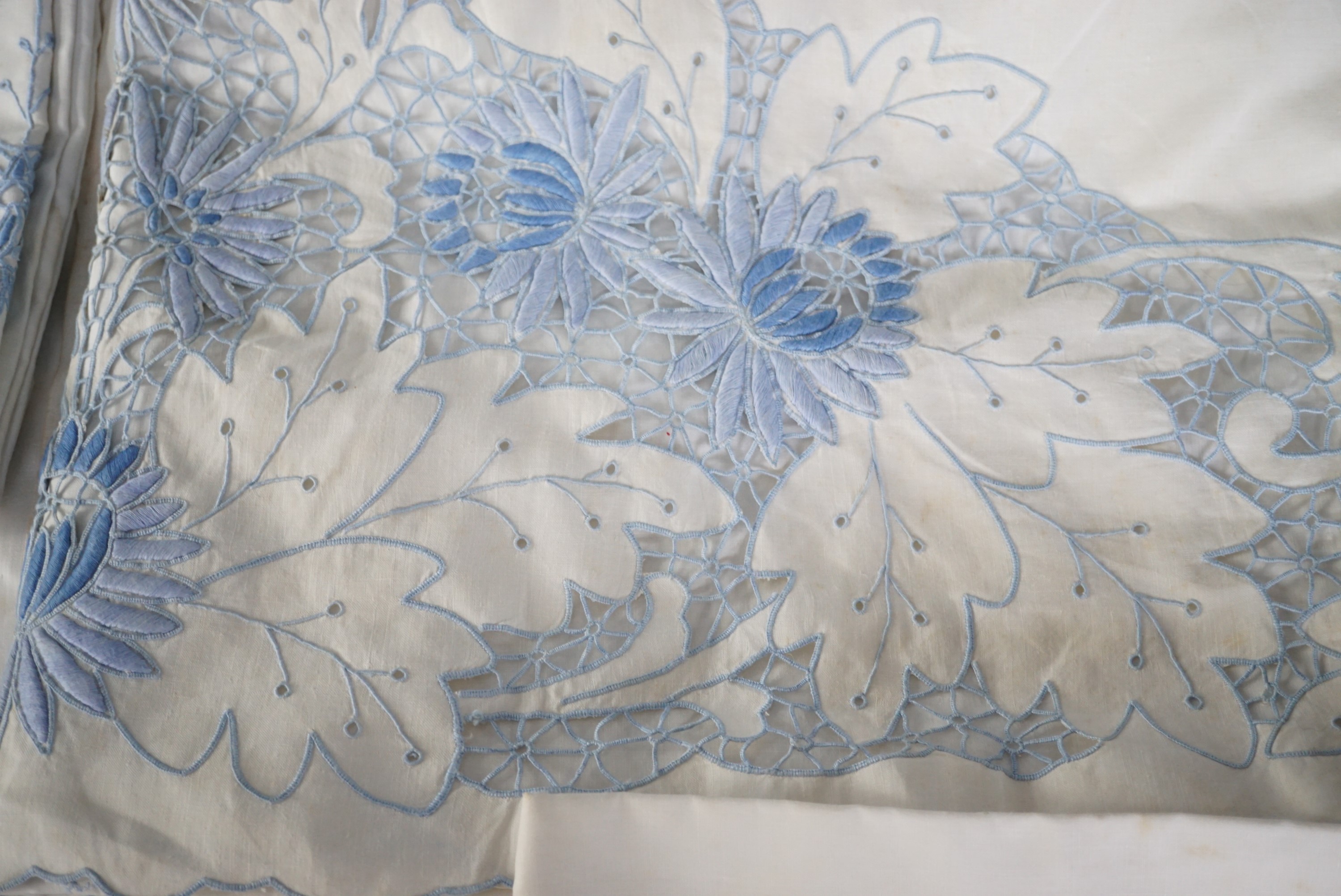 A pair of 1920s floral embroidered white linen single bed covers with matching pillow cases - Image 4 of 5